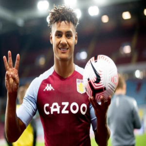 وصول واتكينز إلى الرياض للانضمام إلى الهلال