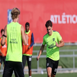 ألفاريز يعود إلى تدريبات أتلتيكو مدريد