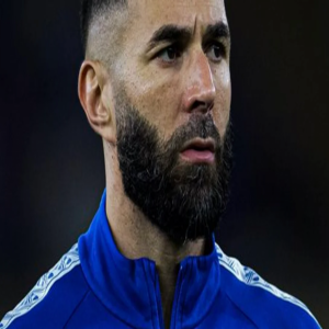 كريم بنزيما يودع جماهير الهلال برسالة مؤثرة