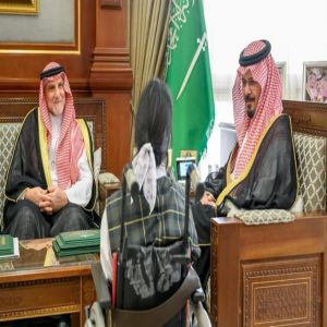 أمير المدينة المنورة يستقبل مدير مركز الأمير سلطان بن عبدالعزيز التابع لجمعية الأطفال ذوي الإعاقة بالمنطقة