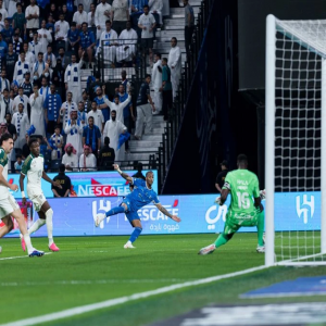 الهلال يهزم الأهلي بثلاثية في كلاسيكو دوري روشن