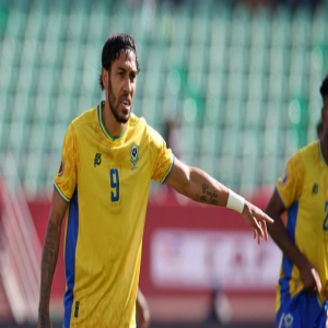 الغابوني أوباميانغ يعتزل دوليًا بعد أزمة كأس أمم إفريقيا