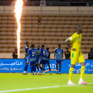 نيوم يقسو على الخليج بثلاثية في روشن
