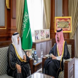 أمير المدينة المنورة يطّلع على مبادرات وبرامج "مؤسسة الملك عبدالله لوالديه للإسكان التنموي"