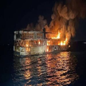 5 قتلى و 87 مفقوداً بحريق عبارة في الفلبين