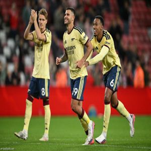 قبل ديربي مانشستر.. أرسنال ينفرد بالصدارة