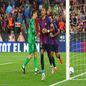 برشلونة يستعرض بسباعية راسينج سانتاندير