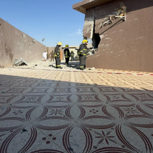 الدفاع المدني: سقوط شظايا إثر اعتراض طائرة مسيّرة في محافظة الطائف نتج عنها حالة وفاة وإصابتان وأضرار مادية في عدد من المباني والمركبات