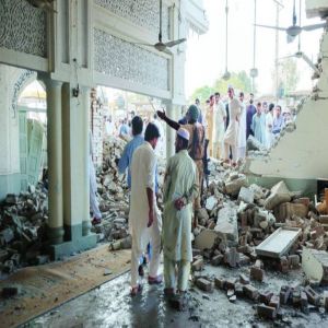 16 قتيلاً وعشرات الجرحى بهجوم انتحاري في باكستان