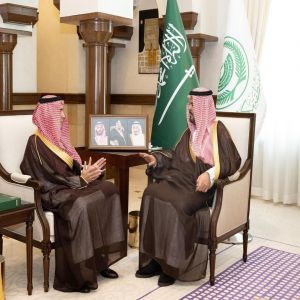 نائب أمير منطقة مكة المكرمة يتسلّم التقرير السنوي لبرنامج خدمة ضيوف الرحمن لعام 2025
