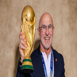 رسميًا.. إسبانيا تجدد عقد لويس دي لا فوينتي حتى 2032