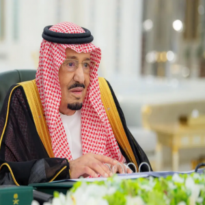 خادم الحرمين الشريفين يرأس جلسة مجلس الوزراء في جدة
