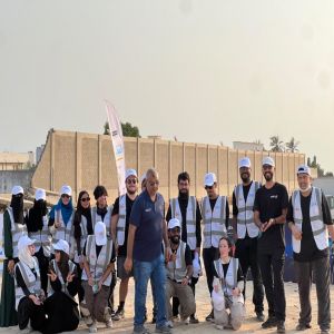 ( 200 )متطوع ومتطوعة يساهمون في تنظيف شواطئ أبحر  من خلال  ( برنامج ⁧‫لنبادر‬⁩ )