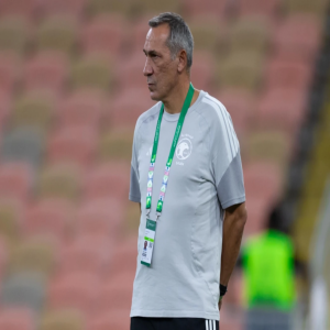 دونيس: نحتاج أكثر من 11 لاعبًا.. وإصابة آل حجي تربك حسابات الأخضر