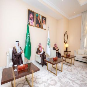 أمير منطقة حائل يستقبل وزير الموارد البشرية والتنمية الاجتماعية