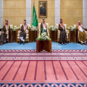 أمير الرياض يؤكد أهمية تعزيز العمل المشترك بما يدعم الجهود المبذولة في تعزيز مسيرة التنمية الشاملة بالمنطقة