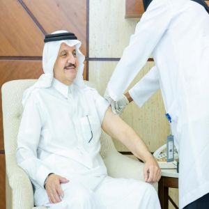 أمير المنطقة الشرقية يُدشِّن حملة التطعيم ضد الإنفلونزا الموسمية