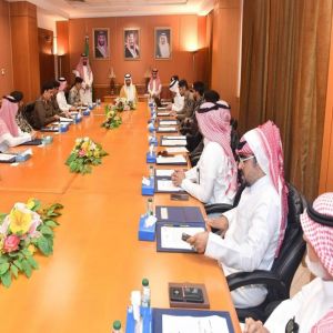 محافظ القطيف يترأس اجتماع لجنة الدفاع المدني الفرعية بالمحافظة للاستعداد لموسم الأمطار