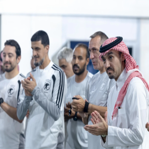 وزير الرياضة يوجه رسالة للاعبي الأخضر قبل مواجهة قطر