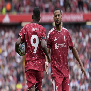ليفربول يفقد إيزاك وخاكبو أمام مانشستر سيتي