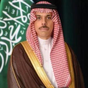 سمو وزير الخارجية يتلقى اتصالًا هاتفيًا من وزير خارجية سلطنة عمان