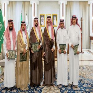 أمير الجوف يكرّم القائمين على المساجد بمحطات الوقود وعلى الطرق الرئيسة بالمنطقة