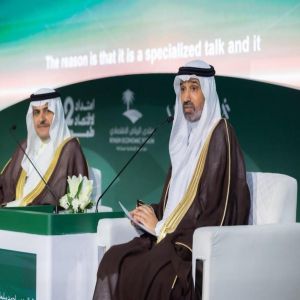 وزير الموارد البشرية والتنمية الاجتماعية يشارك في منتدى الرياض الاقتصادي ويرأس جلسة حوارية حول توطين المعرفة والخبرات