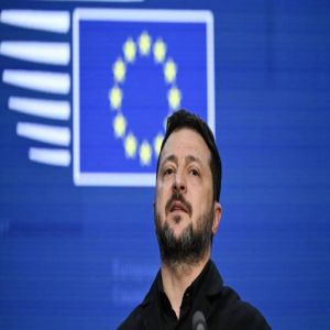 زيلينسكي يعتبر إعفاء موسكو من عقوبات أمريكية مكافأة لبوتين