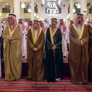 أمير منطقة الرياض ونائبه يؤديان صلاة الميت على صاحبة السمو الأميرة الجوهره بنت فهد بن مشاري بن سعود بن جلوي آل سعود