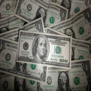 الدولار يتماسك وسط توترات الشرق الأوسط