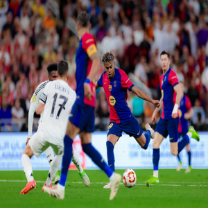 برشلونة يسعى لإبعاد ريال مدريد عن المنافسة في كلاسيكو حاسم
