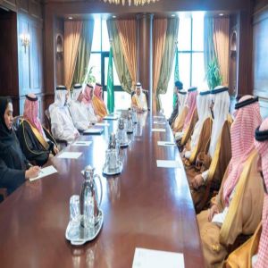 أمير تبوك يرأس الاجتماع الدوري للمحافظين