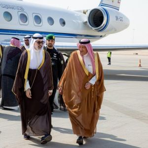 وزير خارجية الكويت يصل إلى الرياض