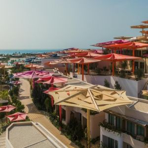 "البحر الأحمر الدولية" تعلن افتتاح منتجع "جراند حياة"