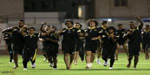 إداري أجنبي يضبط الاتحاد