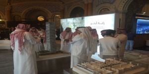 برج "غولدن تاور" في معرض الفخامة الدولي في الرياض