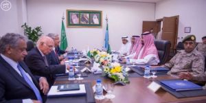 الأمير محمد بن سلمان يجتمع مع وزير الدفاع الباكستاني