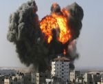 اصابة العشرات اليوم في قصف اسرائيل لأحد المنازل بغزة
