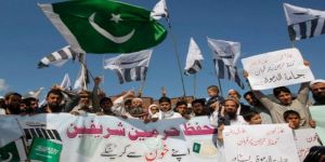 تظاهرة حاشدة في باكستان لدعم المملكة وعاصفة الحزم