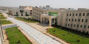 جامعة الملك خالد تدعم (عاصفة الحزم) بـ200 استشاري وأخصائي فني