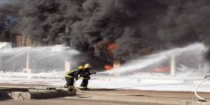 حريق هائل يلتهم 3 محلات للمفروشات بـ تبوك