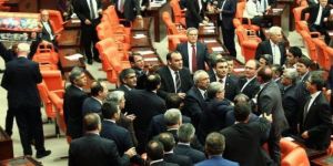 الحزب الحاكم في تركيا يخسر الغالبية المطلقة في البرلمان