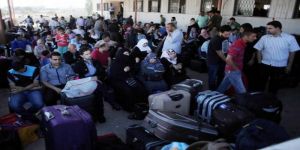 توافد آلاف الفلسطينيين على معبر رفح بين غزة ومصر إثر فتحه لأول مرة منذ 3 أشهر
